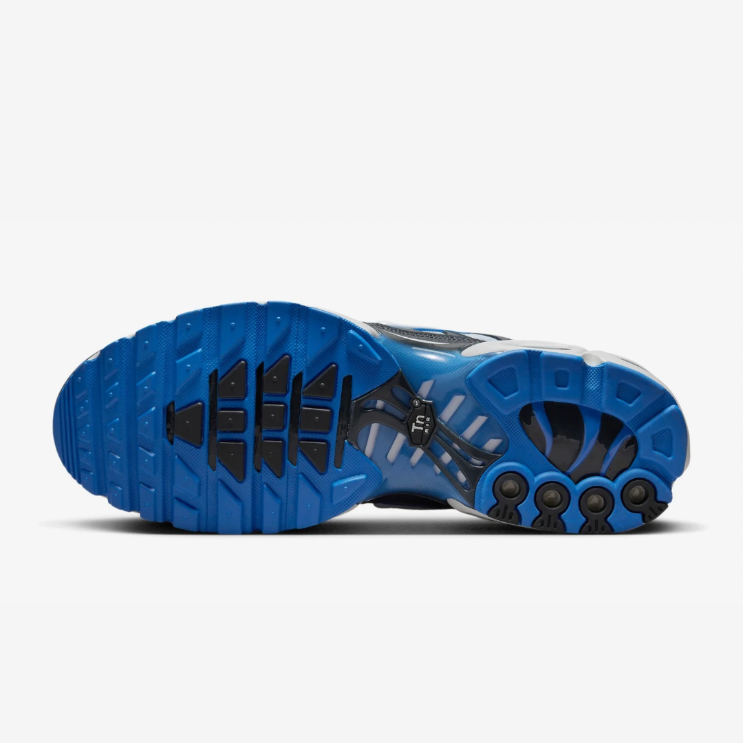 Nike Air Max Plus Tn Social F.C
